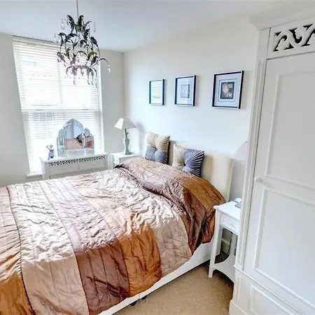 Stylish 2 Bed With Great Views Lägenhet Scarborough